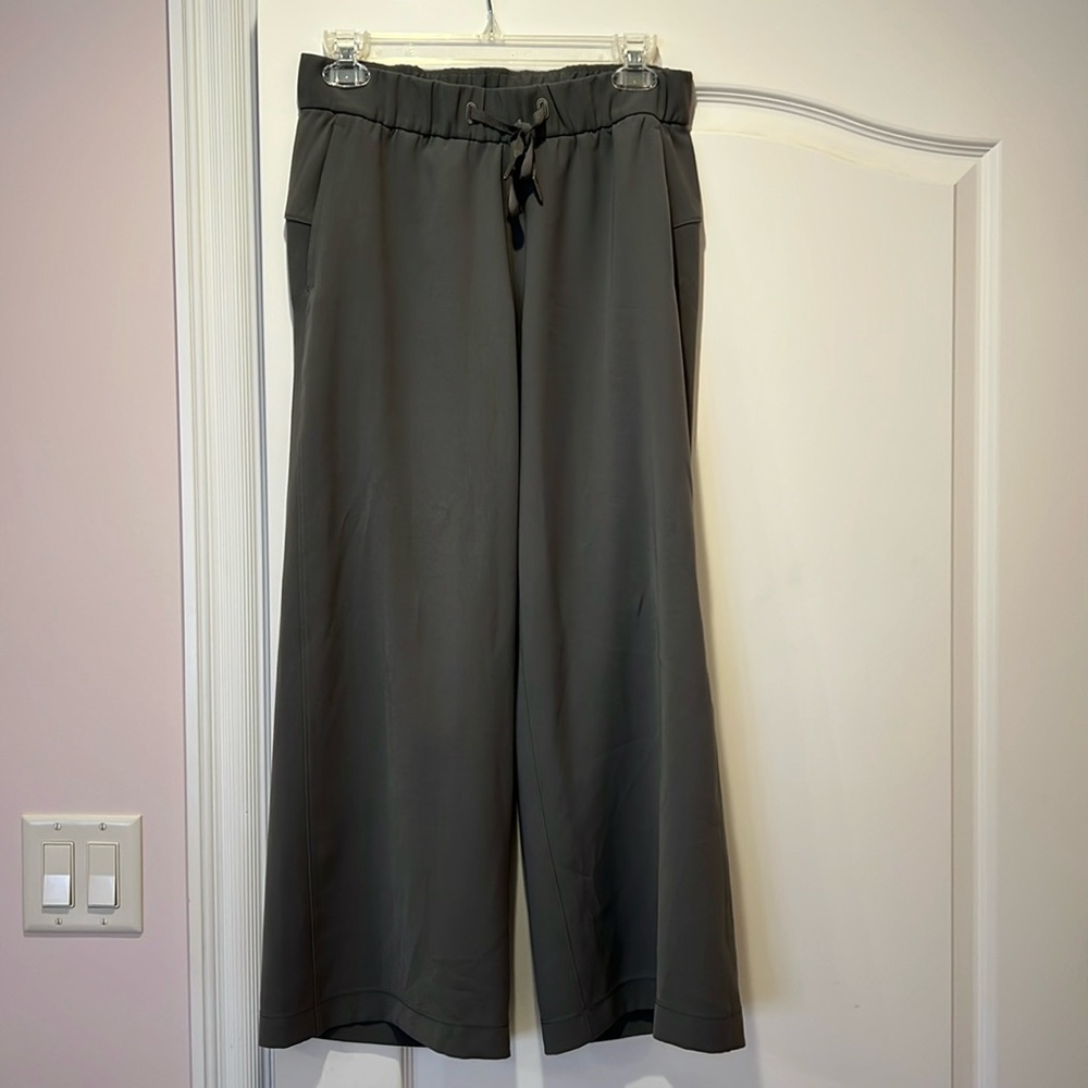 Lululemon cropped wide leg pants